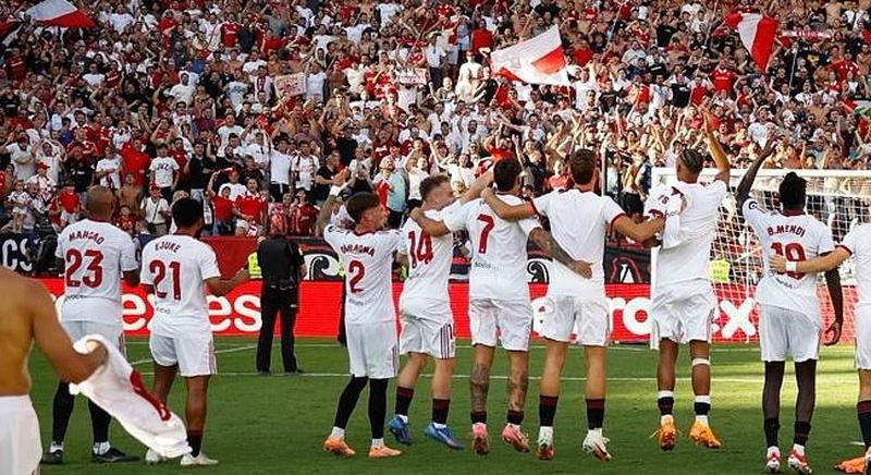 Hatalmas pofont kapott a Barca, egy pocsék 11-es is lenullázta a Juve-Milan rangadót - külföldi körkép