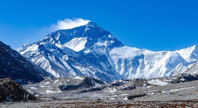 Gőzerővel zajlik a mentés a Mount Everesten