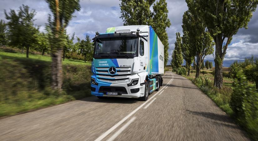 A Mercedes-Benznél a 400 az új 600