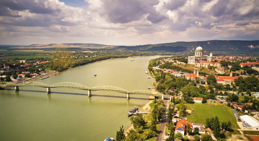 Rendkívüli, ami a Duna közepén történt, évente csak egyszer látható ilyen, itt a videó róla