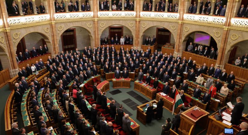 Az aradi vértanúkra emlékezik a parlament