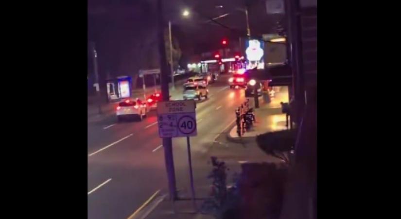 Válogatás nélkül lövöldözött a lakása ablakából egy 60 éves férfi Sydney-ben – videó