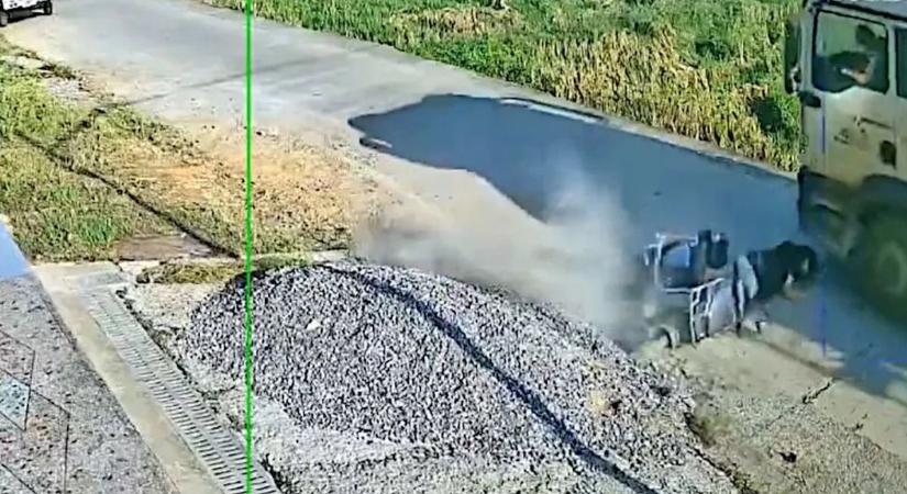 Horrorfelvételen a robogós baleset, ami majdnem végzetes lett