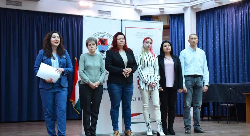 Angol és német nyelvtanfolyamok indultak a Rákóczi Egyetemen - Ablak a világra