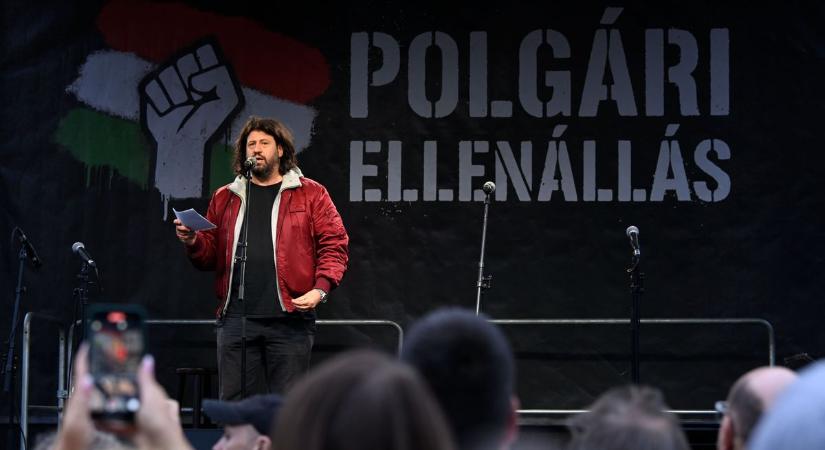 Kevés résztvevő, sok káromkodás: így zajlott Puzsérék demonstrációja