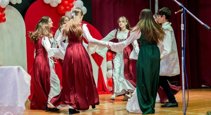 Hármas jubileumot ünnepeltek a szilágysomlyói Báthory István Általános Iskolában