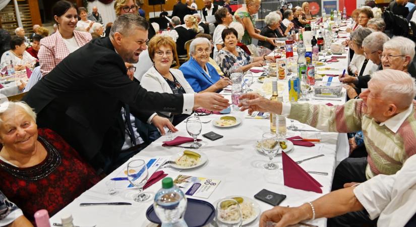 Nagykőrös vett egy 18 milliós autót az új polgármesternek, miután az előző, ugyanolyan típusút, eladták 980 ezerért