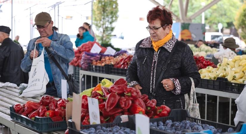 A vevők és az árusok is kiakadtak: meg lehet fagyni a pécsi piacon