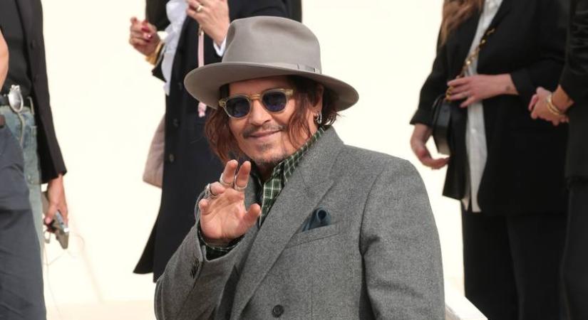 Johnny Deppet a kamerák előtt nézte levegőnek Charlize Theron: a színész pedig köszönni akart kolléganőjének
