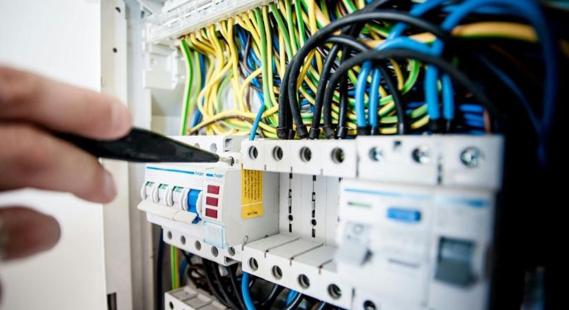Tönkrement az élete a gödi akkugyárban megsérült villanyszerelőnek – most 50 millió forintos kártérítést követel