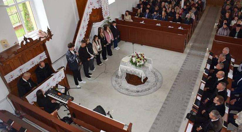 Hálaadó istentisztelet Izsnyétén - Ahol a templom, ott a lélek is megújul