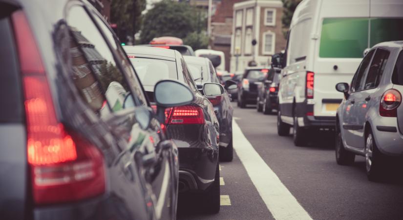 Extrém dugó alakult ki az M0-son, járhatatlan az út