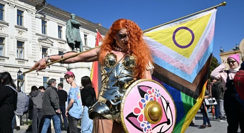 Pécsi Pride: a közerkölcs megsértése és garázdaság miatt is indult eljárás a felvonulás ideje alatt