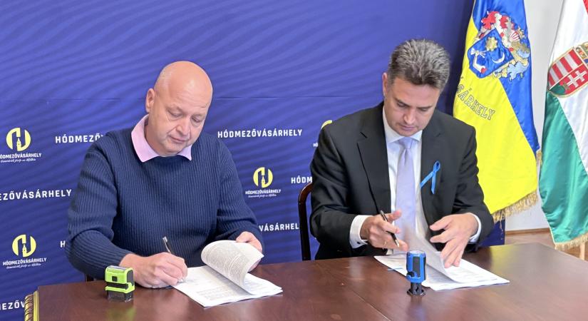 Biztonságosabb lesz Hódmezővásárhely – új útburkolati szerződést írt alá a város