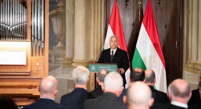 Orbán Viktor szerint a baloldal csak rombol és viszályt szít, míg a Fidesz épít tovább és a béke oldalán áll