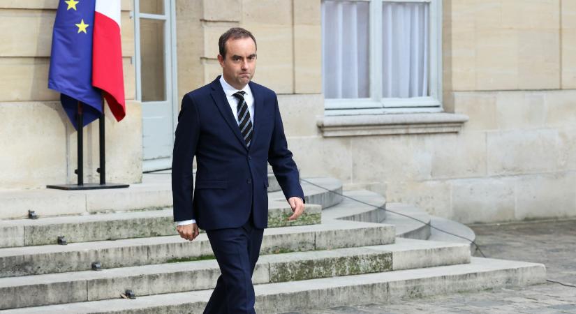 Ilyen gyorsan még senki sem távozott: benyújtotta lemondását az új francia kormányfő