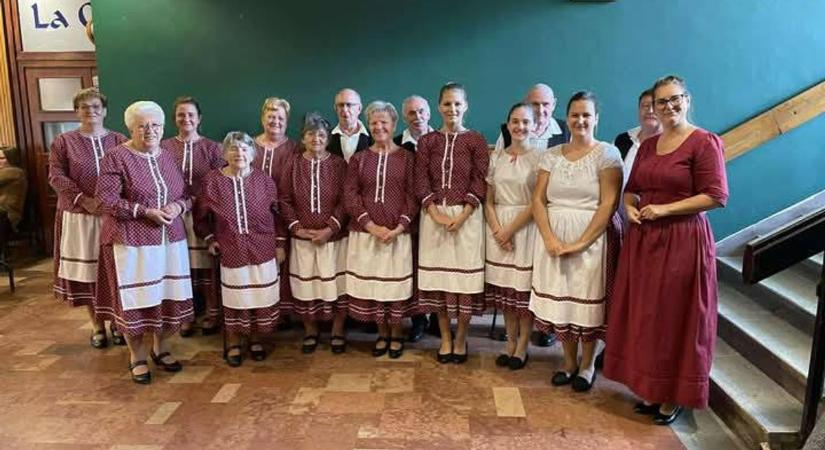 Népdalban élő hagyomány: Vass Lajos Nagydíjat nyert a Nagylóki Népdalkör és Csobolyó Citerazenekar!