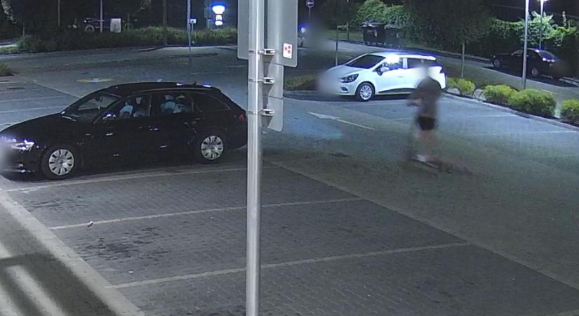 Videón, ahogy óriásit bukik és súlyosan megsérül egy ittasan e-rollerező fiatal