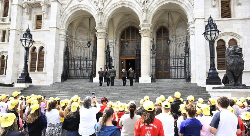 Botrányos viselkedése után a NAV-hoz került az Országgyűlési Őrség korábbi tisztje