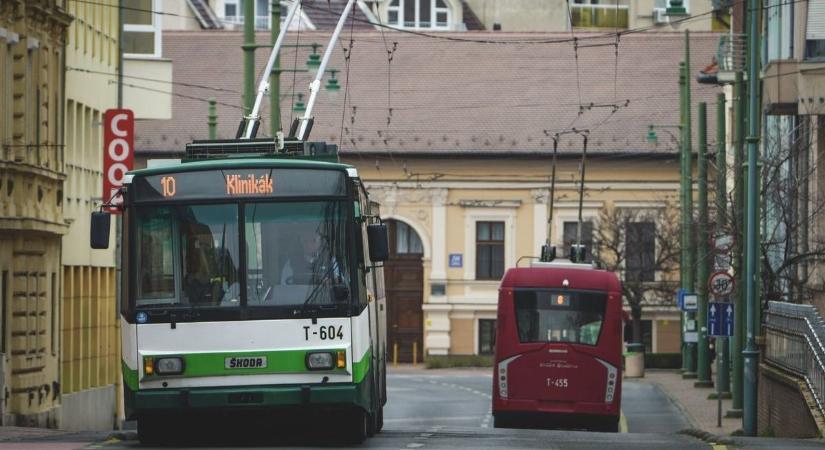 Gyalogost gázolt egy trolibusz Szegeden – félpályán halad a forgalom