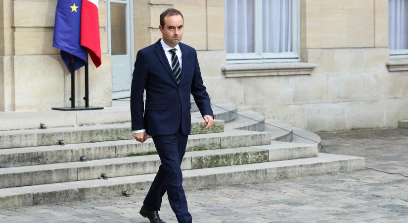 Lemondott a francia miniszterelnök, gyászos rekordot tudhat magáénak