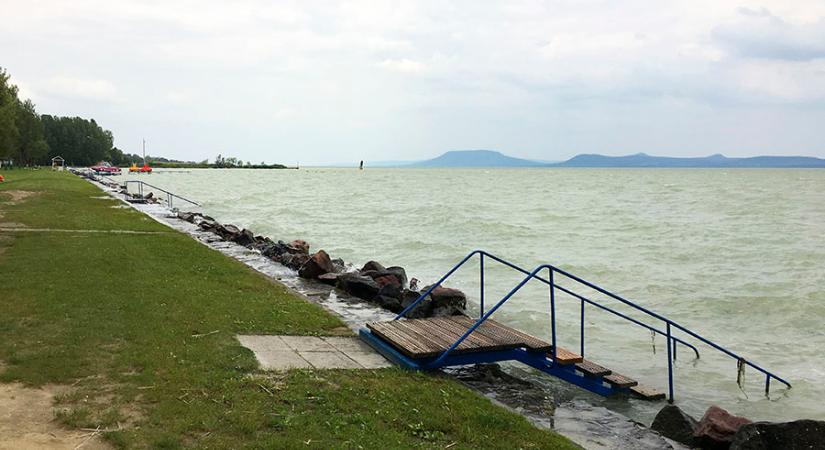 Kicsordult a könnyünk: Szörnyűséget fotóztak a Balatonnál, ezt még nézni is fáj