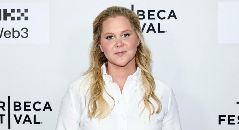 Döbbenetes, mekkora súlytól szabadult meg Amy Schumer – rá sem lehet ismerni a legújabb fotóin