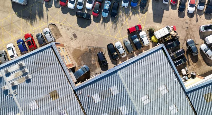 Zuhanórepülésben a használt autók árai