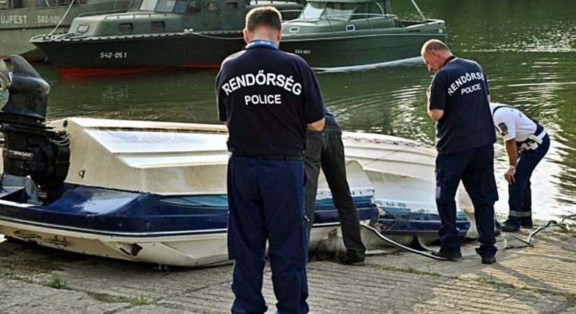 Tragédia: felborult egy csónak a Dunán, 11 ember zuhant a folyóba