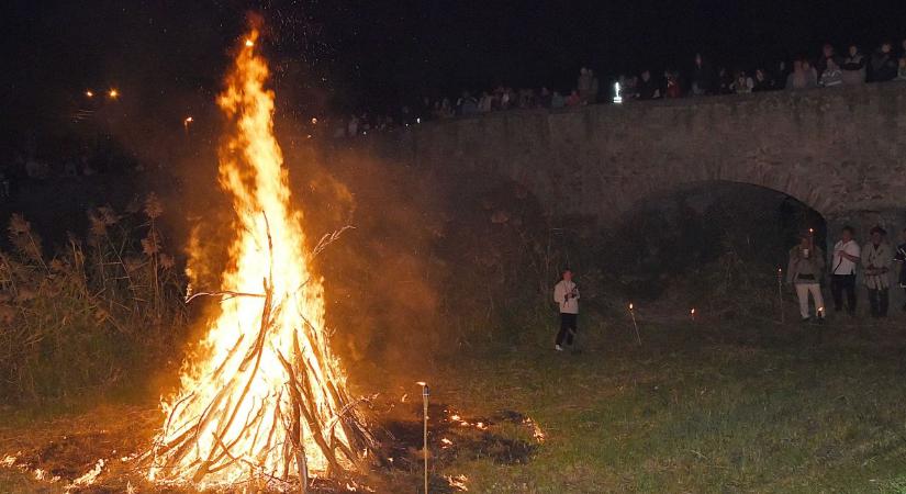 Magasra csaptak a lángok Jászdózsán – galériával