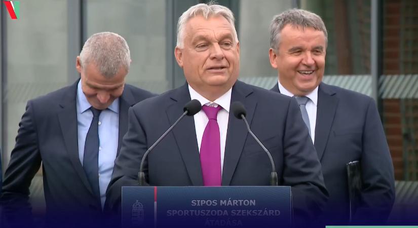 Orbán Viktor már átadta, de csak most derült ki, hogy 3,9 milliárdra drágult a szekszárdi uszoda