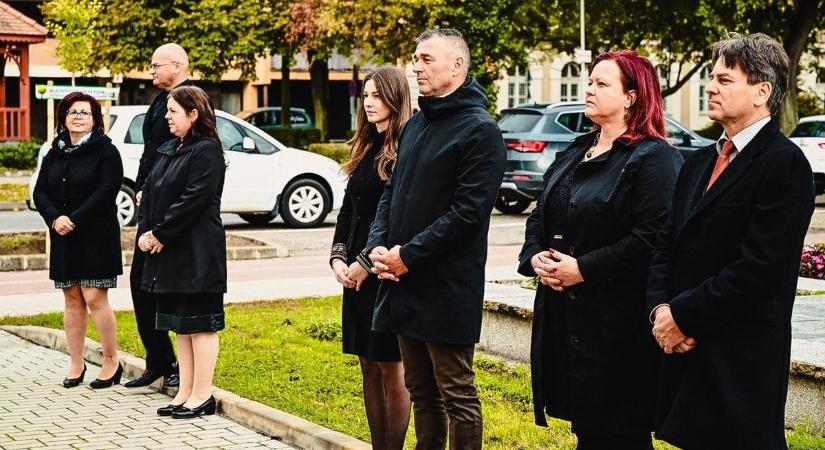 Az aradi vértanúkra emlékeztek Csornán a város vezetői