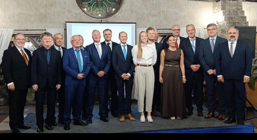 Ők a 2025-ös év baranyai példaképei – átadták a vármegye legfontosabb elismeréseit