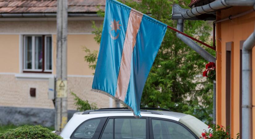 Rendőrségi eljárás indult a zászlószaggató U-szurkolók ügyében