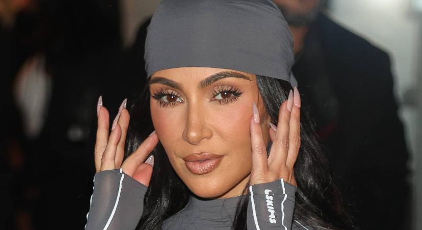 Elképesztő átváltozás: Kim Kardashianre rá sem ismerni az új frizurájával