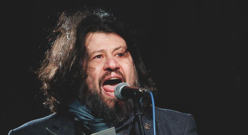 Puzsér Róbert álszent: szerinte vannak "hős pedofilok", most meg Juhász Péter mellett tüntet