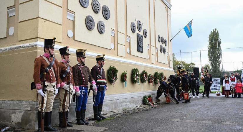 Valójában 17 aradi vértanú volt, kivégzések szörnyű sorát hozta a szabadságharc