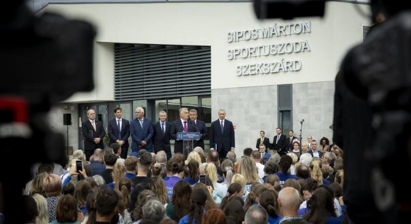 3,9 milliárd forintra drágult a szekszárdi uszoda azután, hogy Orbán Viktor átadta