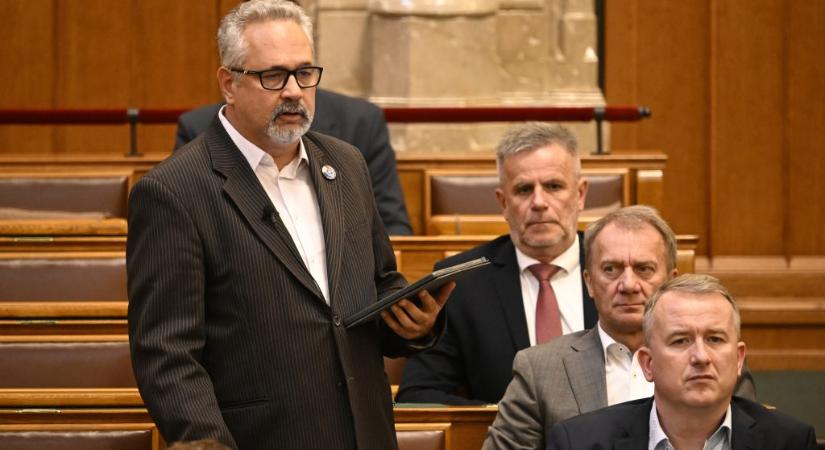 Arató Gergely a parlamentben: Ezek szerint mégis van köze a Zsolti bácsi-ügynek a Szőlő utcai ügyhöz?