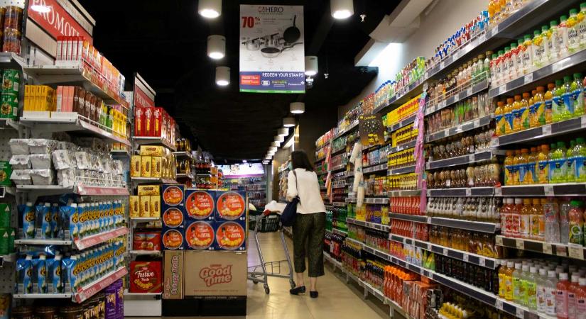 Több mint 11,5 tonna lejárt vagy hamis élelmiszert foglaltak le – Így vernek át a bűnszervezetek