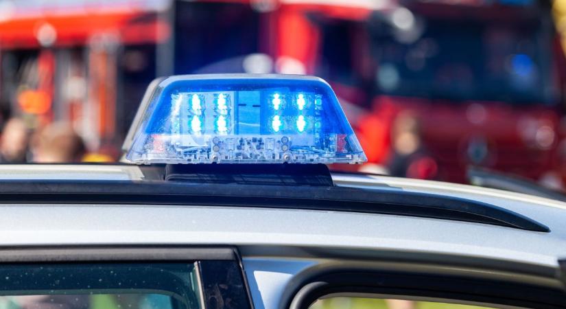 Súlyos baleset Kerekegyházánál, egy embert feszítővágóval szabadítottak ki az autóból
