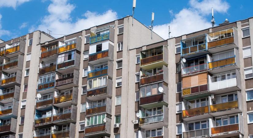 Lakáseladás: az illetéken felüli fizetési kötelezettségekre figyelmeztet a NAV