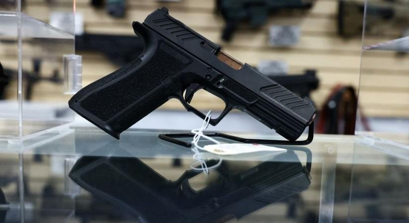 Mozgó autóból lőttek rá egy fiatal nőre Debrecenben: fegyveres garázdaság miatt nyomoz a rendőrség