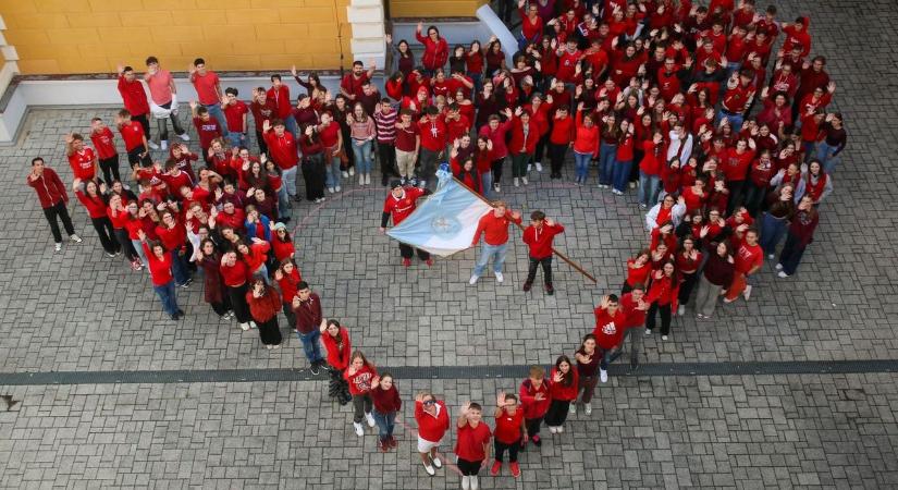 Piros Lapot az Iskolai Bántalmazásnak – vasi iskolák is csatlakoztak az országos kampányhoz