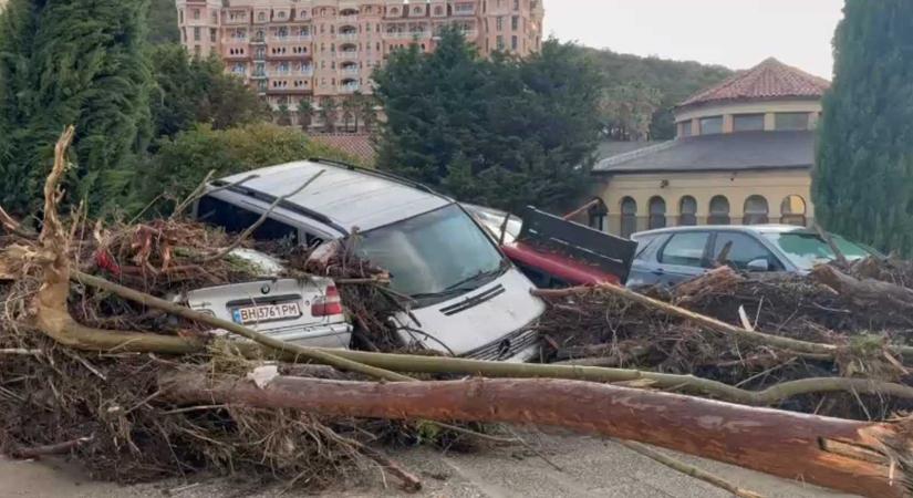 Figyelmeztetés: Bulgáriában kitart a veszélyes időjárás – Több áldozata is van az áradásoknak