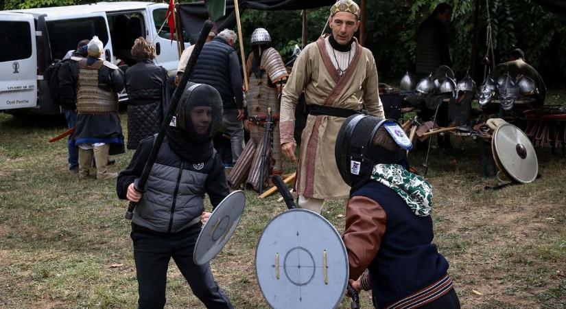 150 pár virsli, kincskeresés és fesztiválhangulat – ilyen volt a szekszárdi piknik (Galéria)