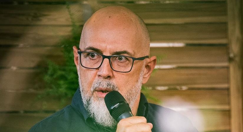 Székely zászlókat téptek le román ultrák több településen