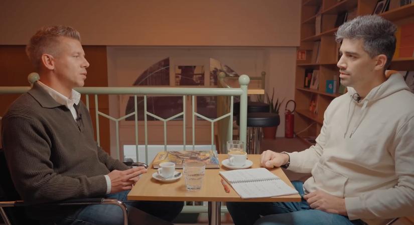 Már 670 ezres nézettségnél jár a Magyar Péter-interjú, amelyben a propagandát a Truman show-hoz hasonlította