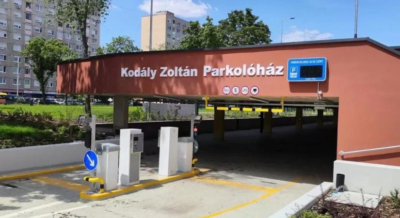 Két parkolóházban is dolgozik a Győr-Szol a napokban