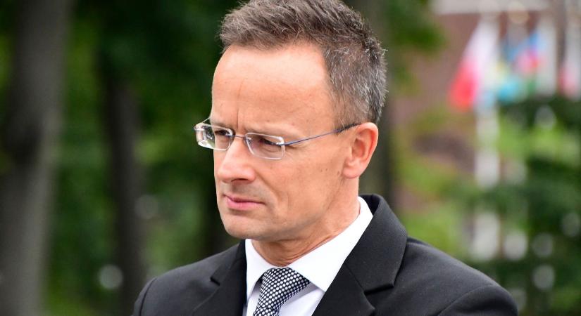 Szijjártó Péter kamerán kívül olyat mondott a köztévé riporterének, amit kevesen tudnak róla